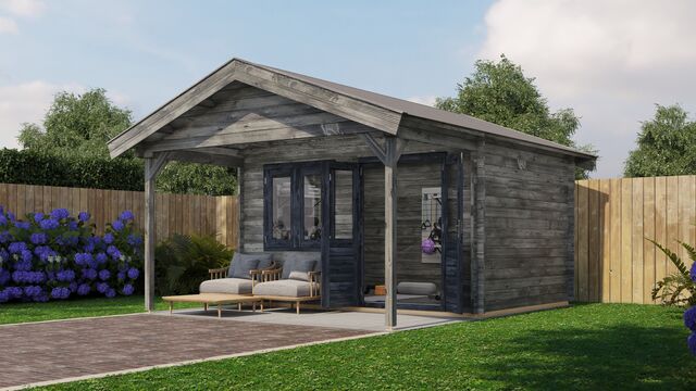 Attefallshus Säffle - 4x5m (20 kvm) - Grå Tryckimpregnerat – Framifrån vy av förrådet med öppen dörr i trädgårdsmiljö.