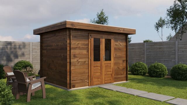 Förråd Kristianstad - 3x2,5m (7,5 kvm) - Brun Tryckimpregnerat – Rakt framifrån fasadvy med dörr och fönster i stängt läge.