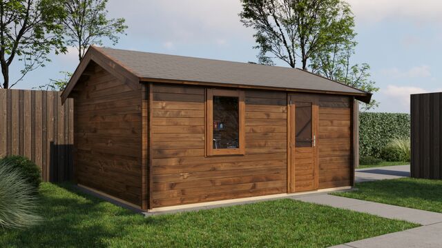 Förråd Lycksele - 4x5m (20 kvm) - Brun Tryckimpregnerat – Rakt framifrån fasadvy med dörr och fönster i stängt läge.