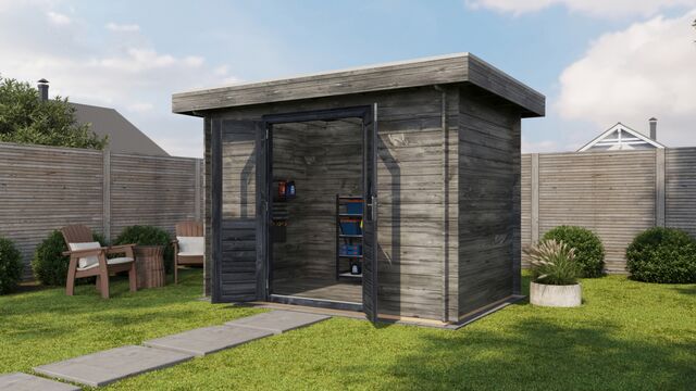Förråd Skövde - 3x2m (6 kvm) - Grå Tryckimpregnerat – Framifrån vy av förrådet med öppen dörr i trädgårdsmiljö.
