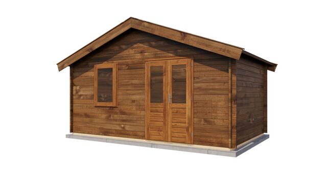 Friggebod Oskarshamn - 5x3m (15 kvm) - Brun Tryckimpregnerat – Sned bakifrån vy som visar förrådets trästruktur och kompakta form.