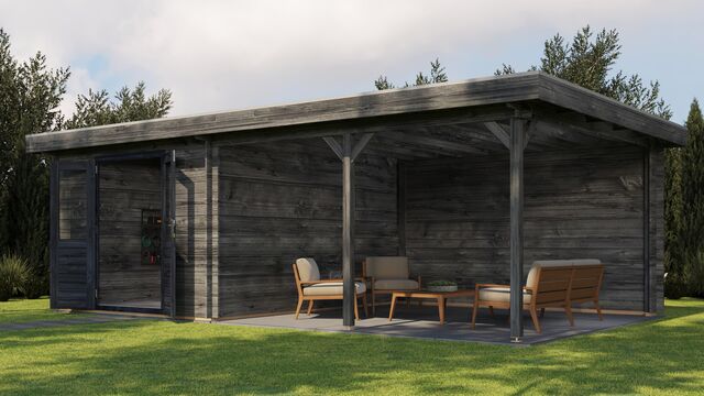 Trädgårdshus Trelleborg - 7x4m (28 kvm) - Grå Tryckimpregnerat – Framifrån vy av förrådet med öppen dörr i trädgårdsmiljö.