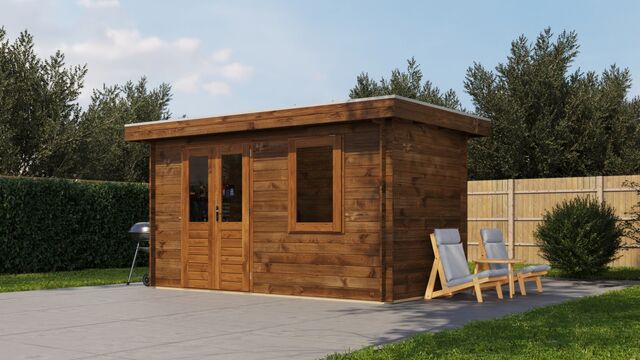 Förråd Nyköping - 4x2m (8 kvm) - Brun Tryckimpregnerat – Sned sidovy som visar fönstrets placering och bakre vägg.