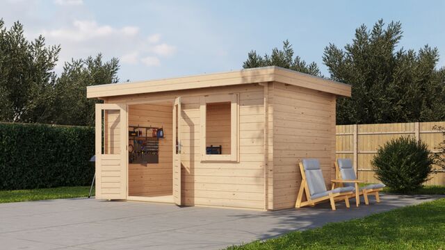 Förråd Ystad - 4x2,5m (10 kvm) - Obehandlat – Framifrån vy av förrådet i trädgårdsmiljö.