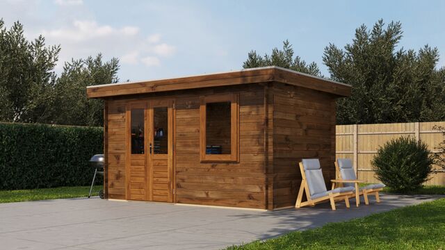 Förråd Ystad - 4x2,5m (10 kvm) - Brun Tryckimpregnerat – Sned sidovy som visar fönstrets placering och bakre vägg.