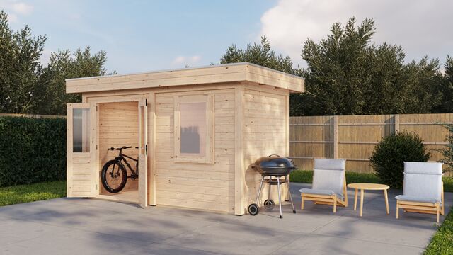 Förråd Gävle 3,9×2 m från Vykra – obehandlat trä, framsida i trädgårdsmiljö med grill och cykel