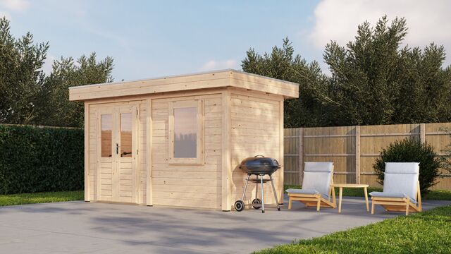 Förråd Gävle 3,9×2 m från Vykra – trädgårdsvy från höger sida med uteplats