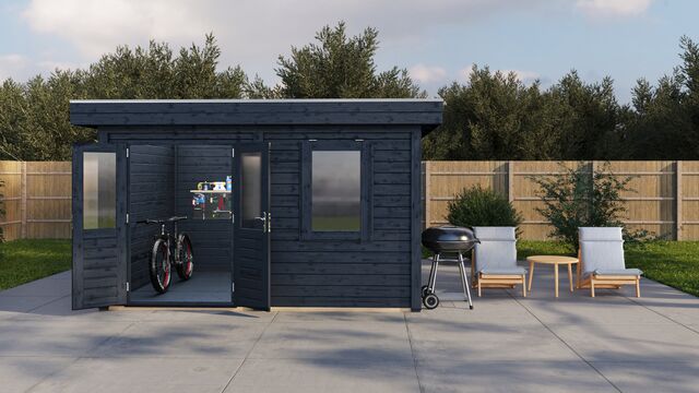 Förråd Karlstad 3×3 m från Vykra, sedd rakt framifrån i trädgårdsmiljö