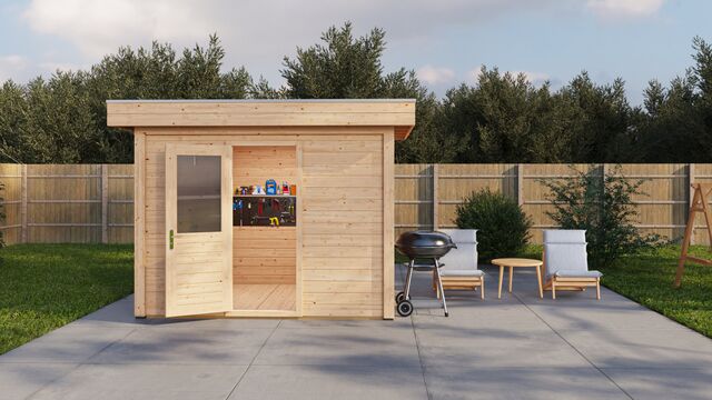 Förråd Linköping 3×2,5 m från Vykra – framsida med grill och uteplats i trädgården