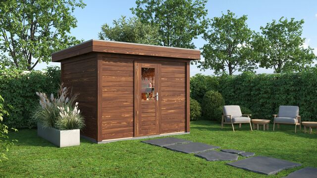 Förråd Norrköping 3×3 m från Vykra – helhetsvy i trädgårdsmiljö med brun träfinish
