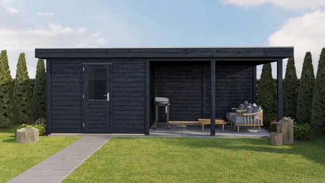 Trädgårdshus Umeå 7×3 m från Vykra – framsida i trädgård med gångstig