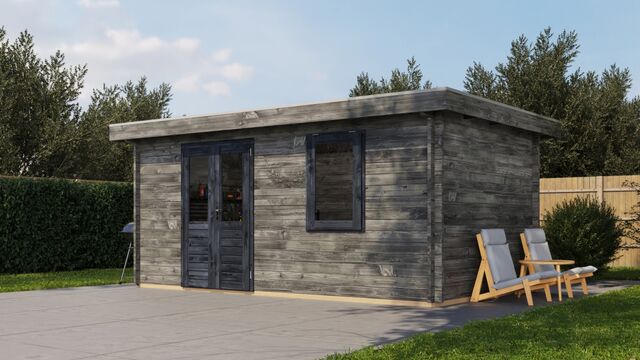 Förråd Mariestad - 5x3m (15kvm) - Grå Tryckimpregnerat – Rakt framifrån fasadvy med dörr och fönster i stängt läge.
