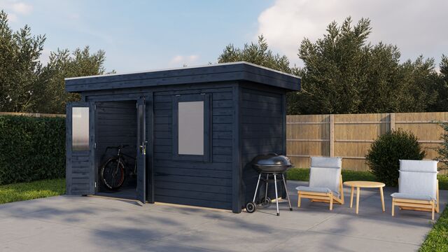Förråd Gävle 3,9×2 m från Vykra – svartoljat trä, framsida i trädgårdsmiljö med grill och cykel